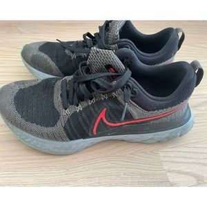 Nike infinity flyknit react size 9 man